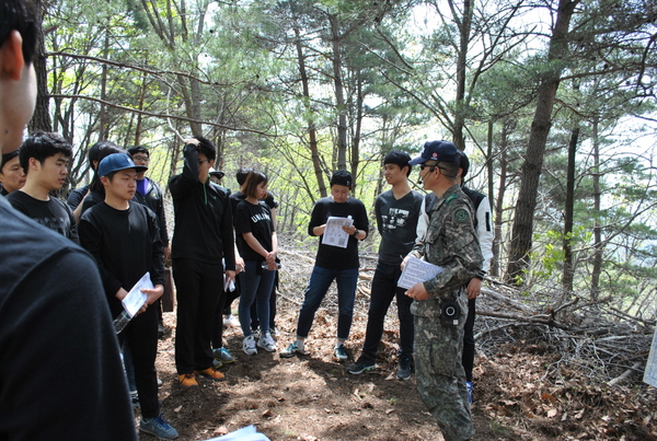 유해발굴견학사진2.JPG